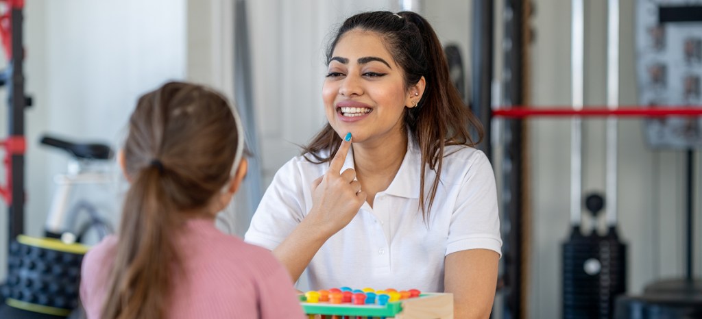 speech language pathologist helping child